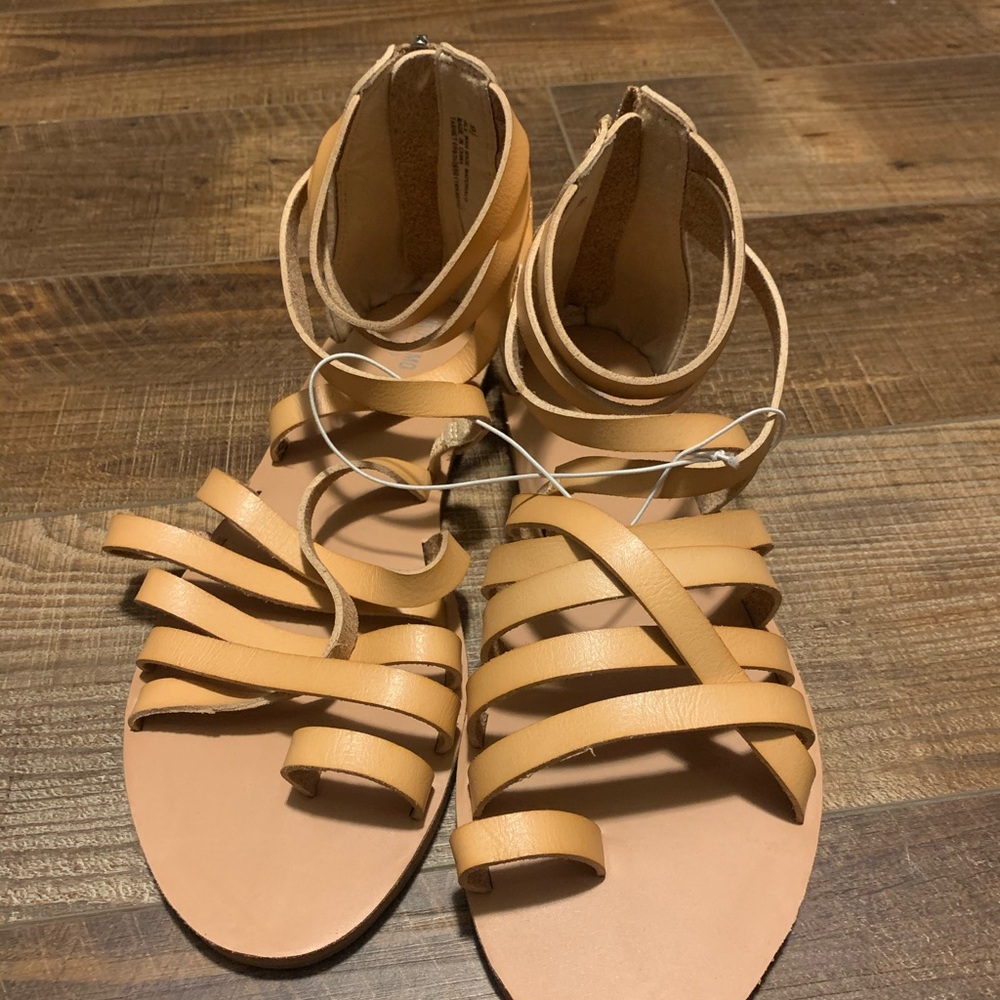 NWT Mossimo Gladiator Sandals size 9.5